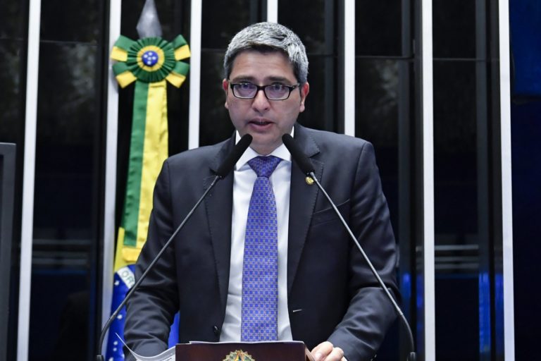 Líder do governo no Senado diz que vai ao STF se CPI do MEC for instalada