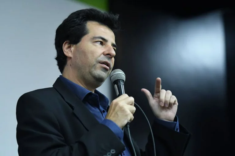 Medidas devem baixar gasolina dos atuais R$ 7,39 para R$ 5,84, diz Sachsida