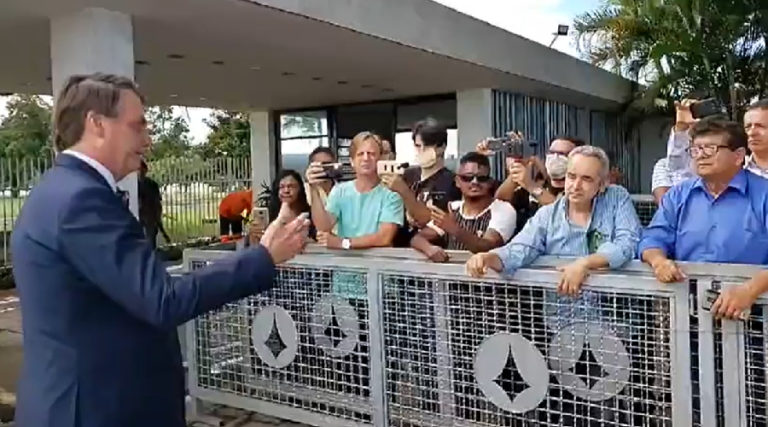 “Se não sou eu, esse Brasil já estava no buraco”, diz Bolsonaro. Está errado?