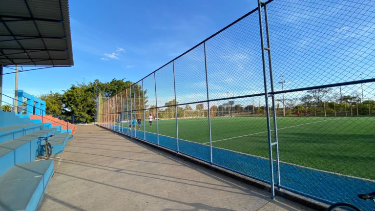 Com emendas de Hermeto campo sintético da Candangolândia se transforma no mais bonito de toda a região