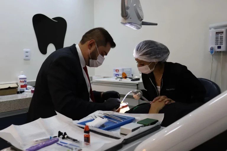 Clínica odontológica no Gama vira referência em implante dentário
