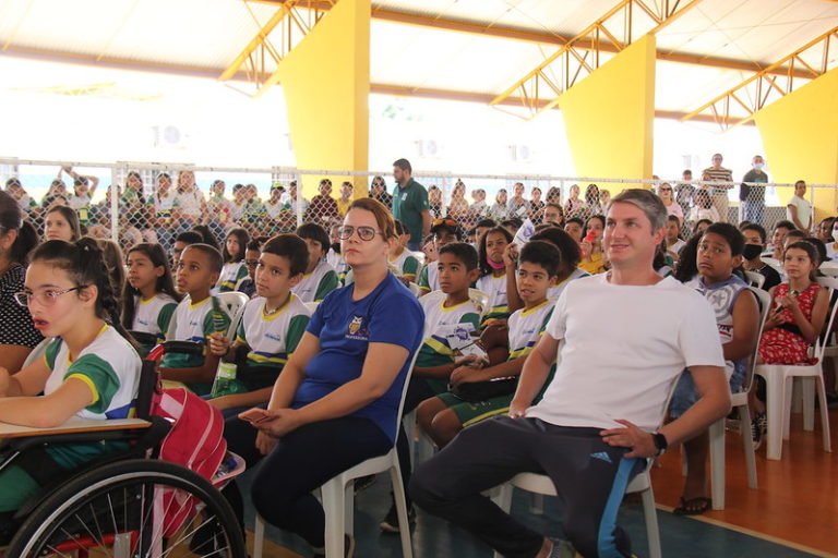 Mais uma escola totalmente reformada é entregue à população de Águas Lindas