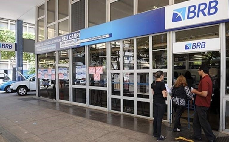 GDF cria 14 postos e aciona 100 agências do BRB para zerar fila de programas sociais