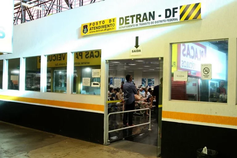 Detran-DF abre concurso com 366 vagas e salários de até R$ 6,4 mil