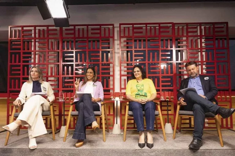 Flávia Arruda, líder nas pesquisas ao senado pelo DF, mostra que conhece o DF e Entorno