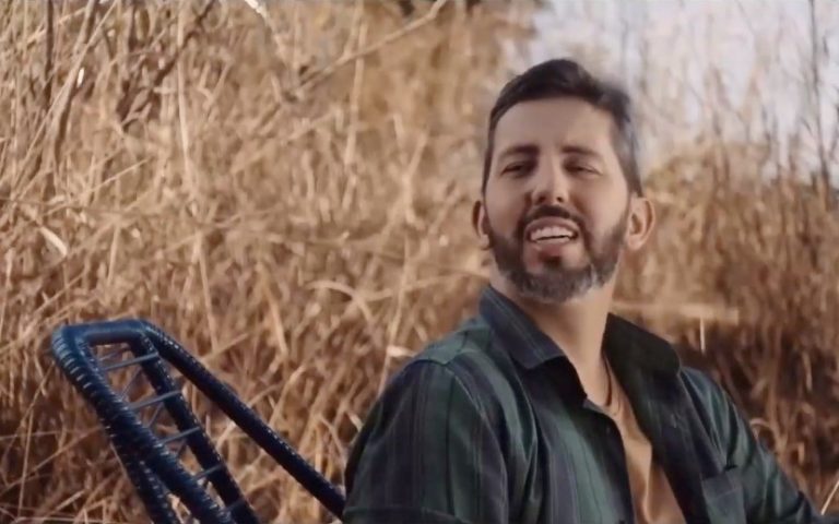 Leandro Grass leva humor para o programa eleitoral e ajuda a afundar Lula no DF