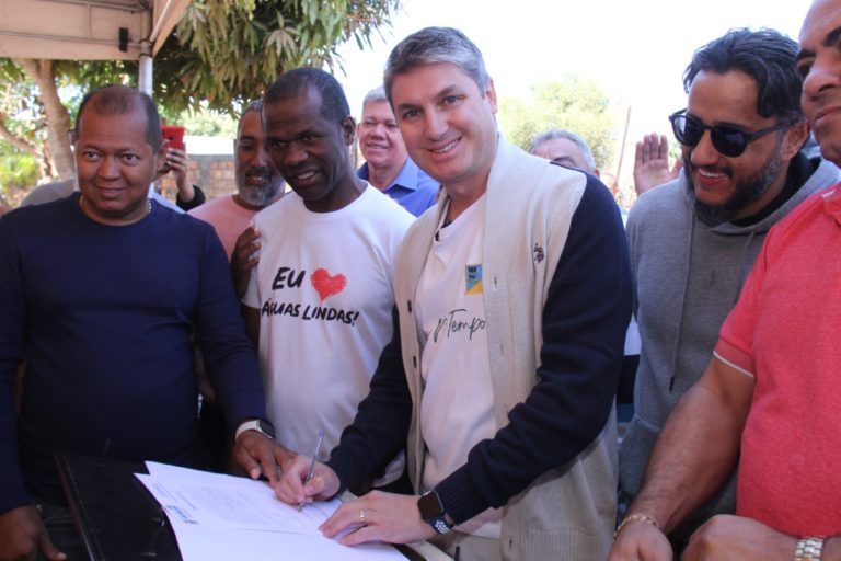 Prefeito assina ordem de serviço para obras de galerias pluviais no setor Jardim América I