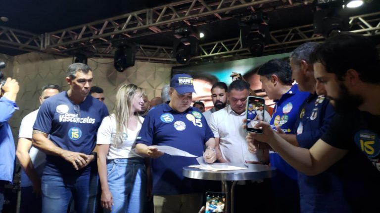 Governador Ibaneis Rocha se reúne com militares e assina Carta de Compromisso com as categorias