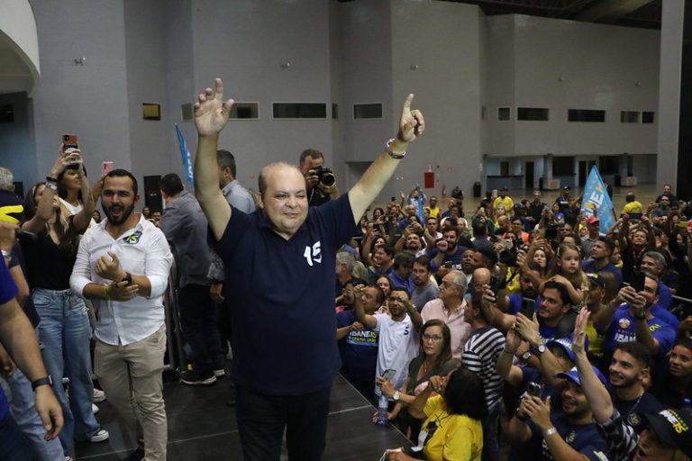 Ibaneis faz história e é o primeiro governador reeleito em primeiro turno no DF