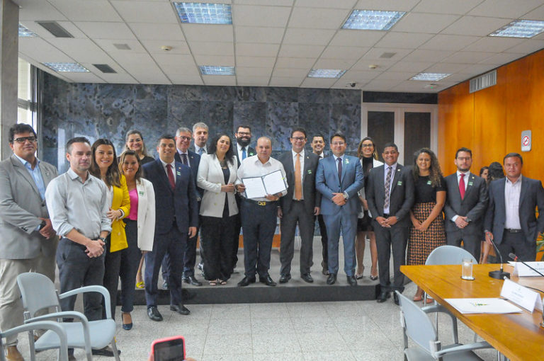 Agora é lei: advocacia dativa passa a ser remunerada no DF