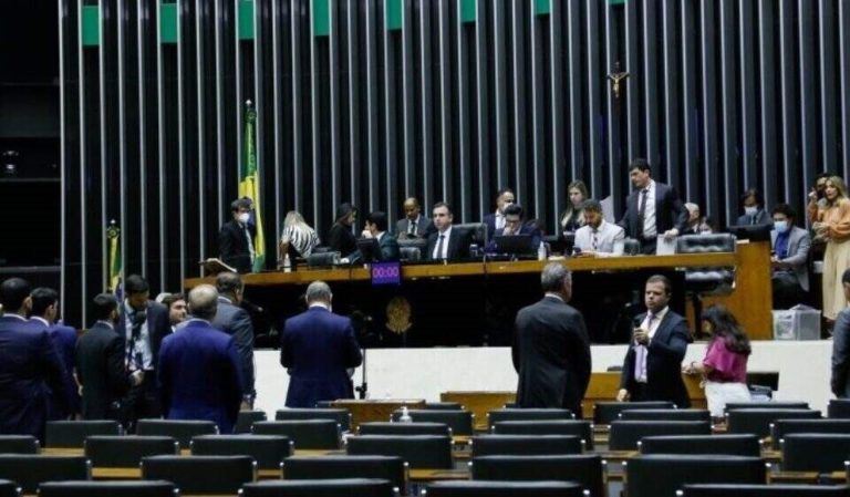 16 partidos não terão fundo e propaganda após fracasso nas urnas