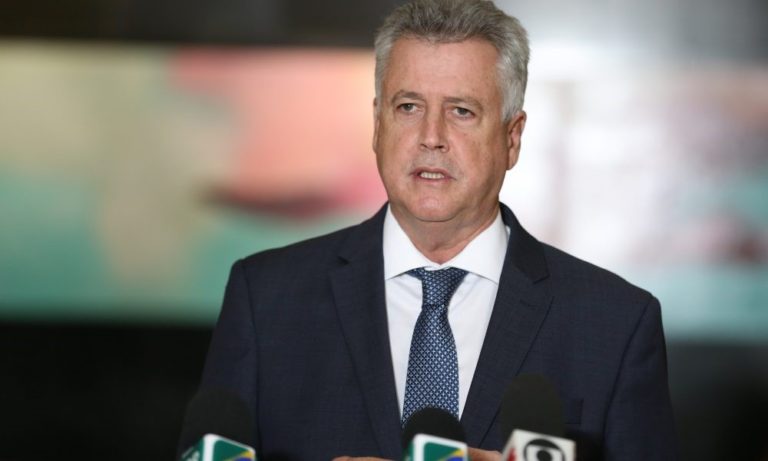 Derrotado nas urnas pelos brasilienses, Rollemberg continua fazendo campanha, mas para Lula