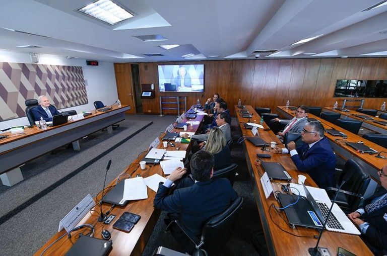 Comissão de juristas aprova anteprojeto para revisão da Lei do Impeachment