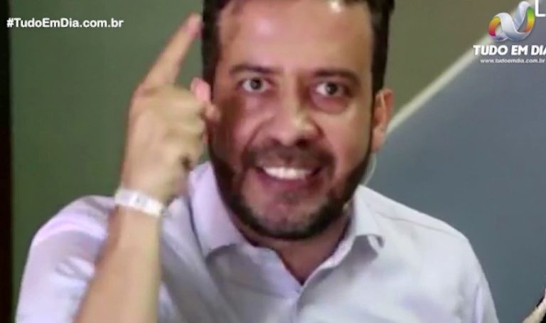 O teatro desmontado: Entenda como a milícia digital do PT arquitetou os esquemas de fake news durante a campanha presidenciável