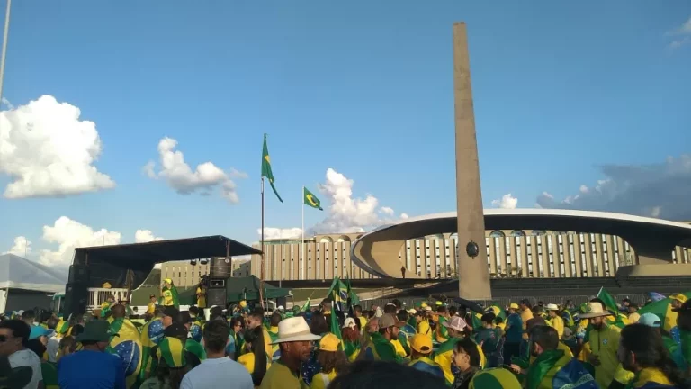 Comandante da PMDF responde a Alexandre de Moraes, através de ofício, que atos em frente ao QG do Exército são considerados ATOS DE INICIATIVA POPULAR