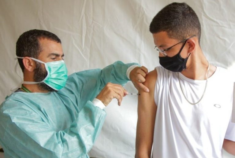 Cerca de 60 mil adolescentes não tomaram 2ª dose da vacina contra covid no DF