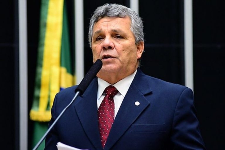 Fraga pede contagem de emas do Alvorada: “Da última vez, Lula levou até pavões”