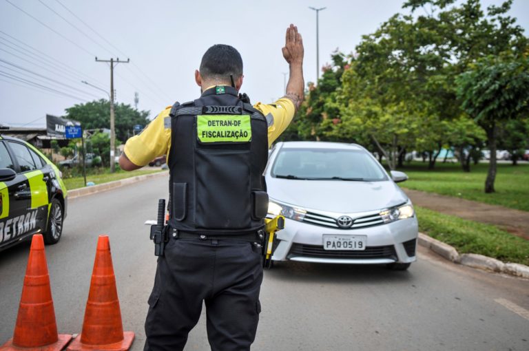 Mais de 100 motoristas alcoolizados foram autuados no fim de semana