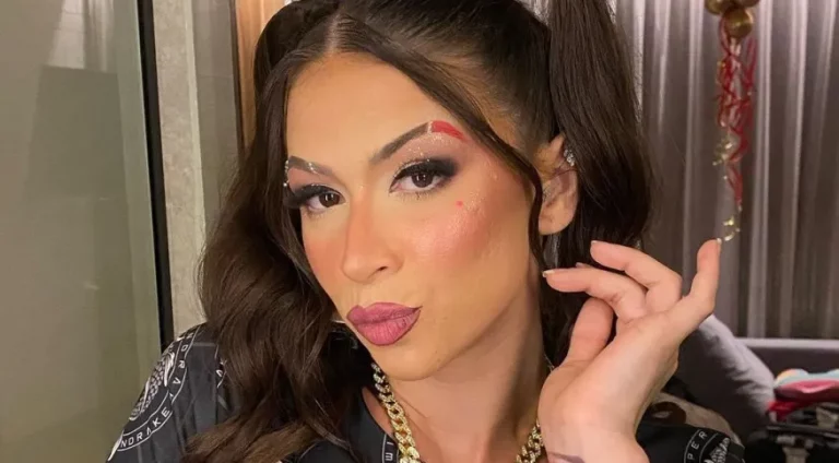 A que ponto chegamos: Funkeira debocha do salário de professores. “Ganho R$ 70 mil no baile” – vídeo