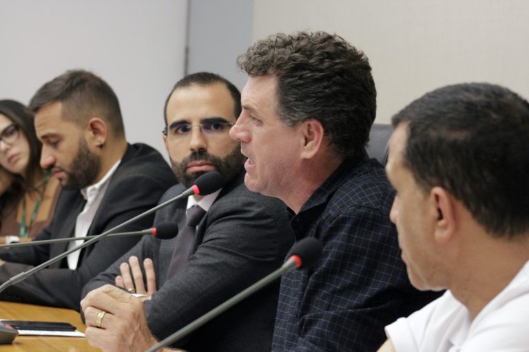 CCJ aprova reajuste salarial de servidores do GDF