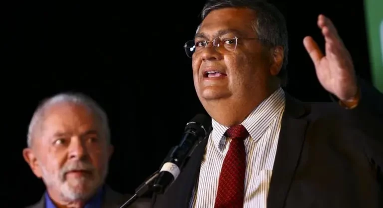 Dino pede a exclusão de 270 contas no Twitter