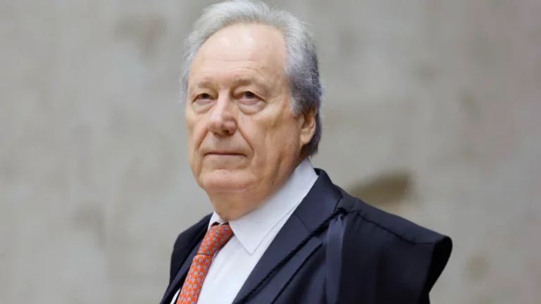 Lewandowski deixa o Supremo Tribunal Federal nesta terça