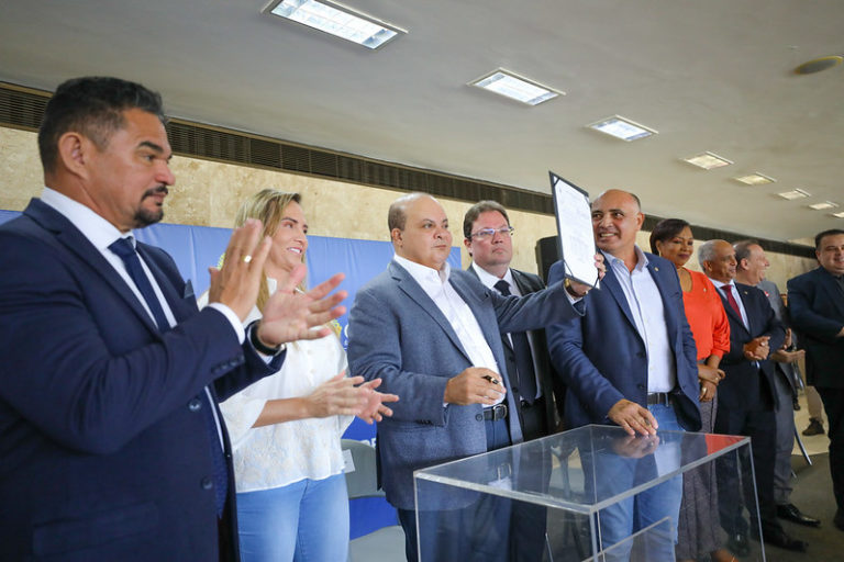 Reajuste de 18% para servidores públicos é sancionado