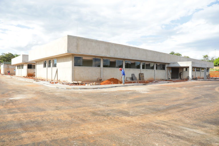 Obra do 14° Batalhão da PM recebe pintura e acabamentos externos