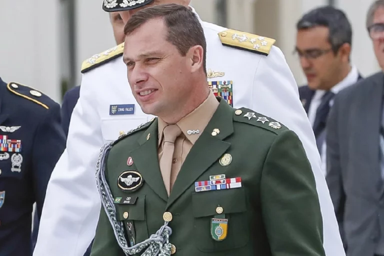 Ex-ajudante de ordem de Bolsonaro preferiu o silêncio em seu depoimento na PF