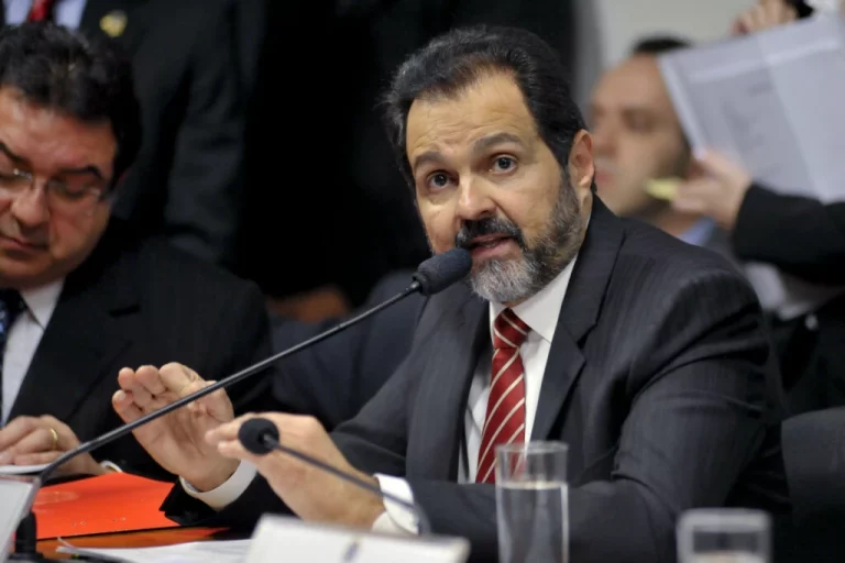 Ex-governador Petista é intimado a devolver R$ 500 mil aos cofres públicos