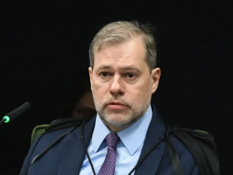 Toffoli é internado em UTI semi-intensiva com Covid