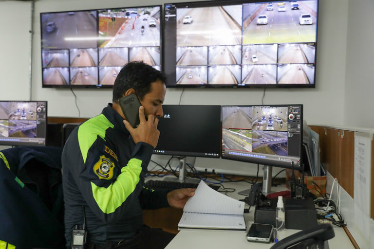 Câmeras 24 horas reforçam segurança no trânsito do Túnel Rei Pelé