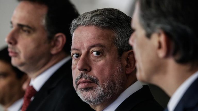 Tudo certo: Turma do STF decide arquivar investigação contra Lira