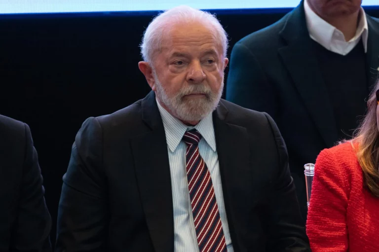 Lula admite que não tem força no Congresso