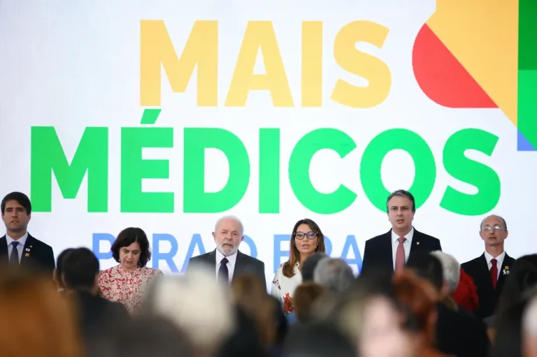 Governo Lula cria 10 mil novas vagas para o Mais Médicos