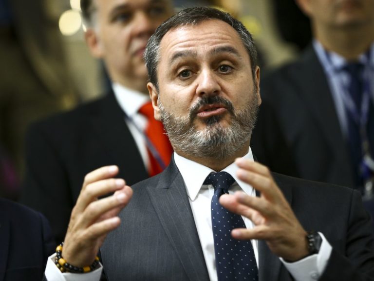 Policial que se candidatar será demitido, decide diretor da PF