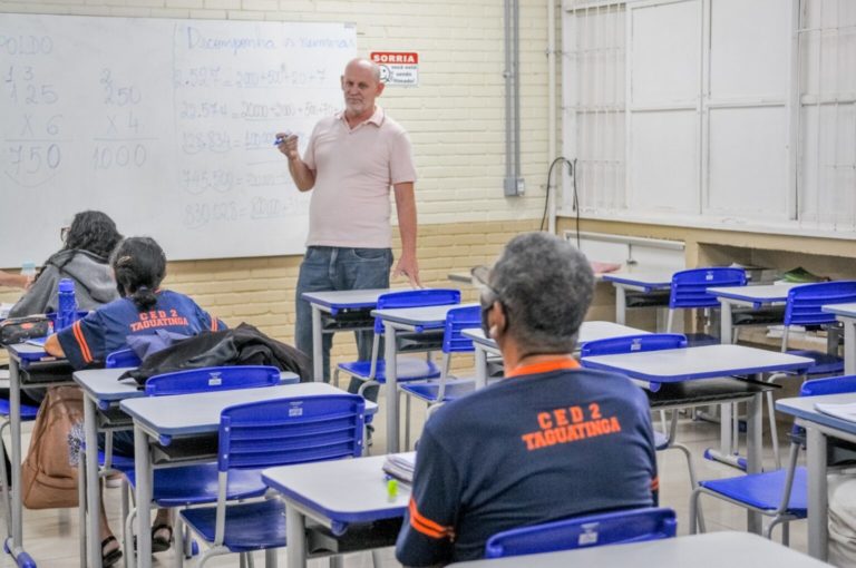 GDF envia proposta​ para incorporar gratificações a salário dos professores