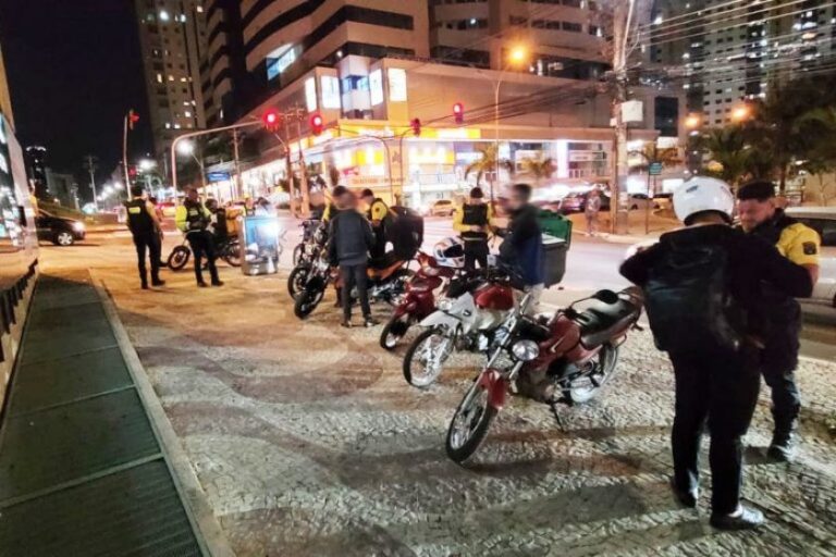 16 motos com escapamento defeituoso são flagradas em Águas Claras