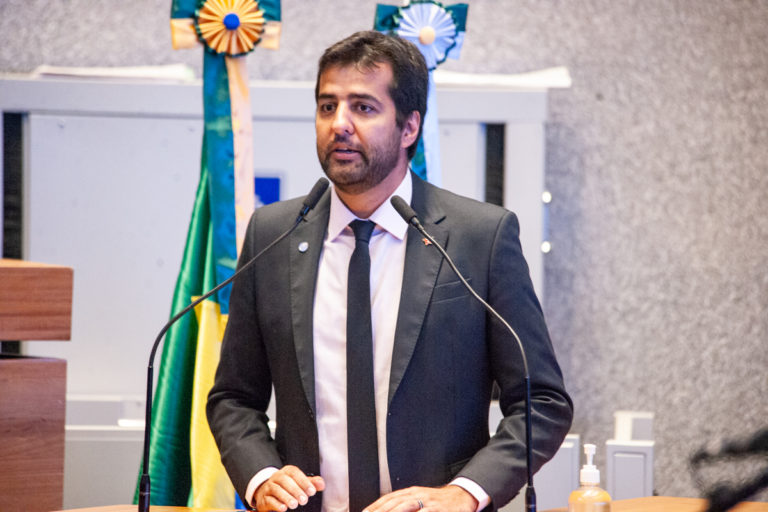 Distritais defendem avanços na educação do DF