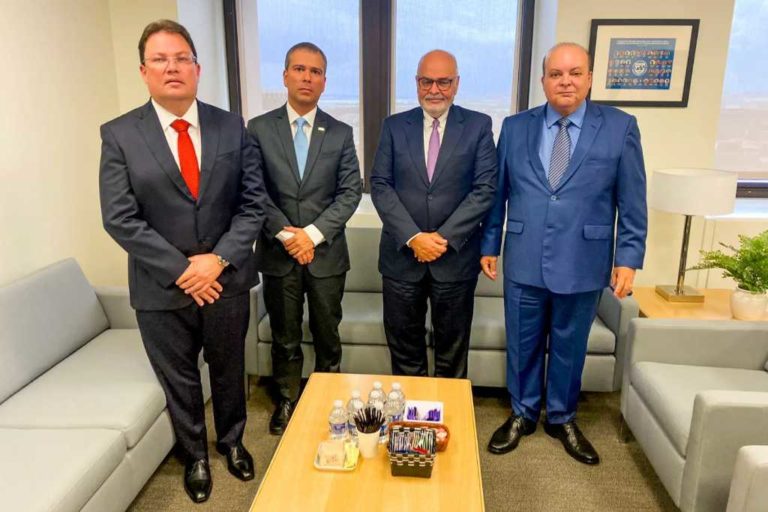 Ibaneis Rocha se reúne com diretor-executivo do FMI nos EUA
