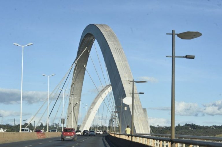 Trânsito na Ponte JK será parcialmente interditado neste domingo