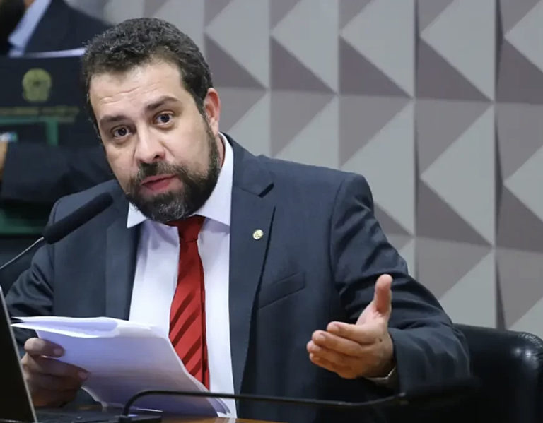 Marqueteiro de Boulos provoca crise no PSOL