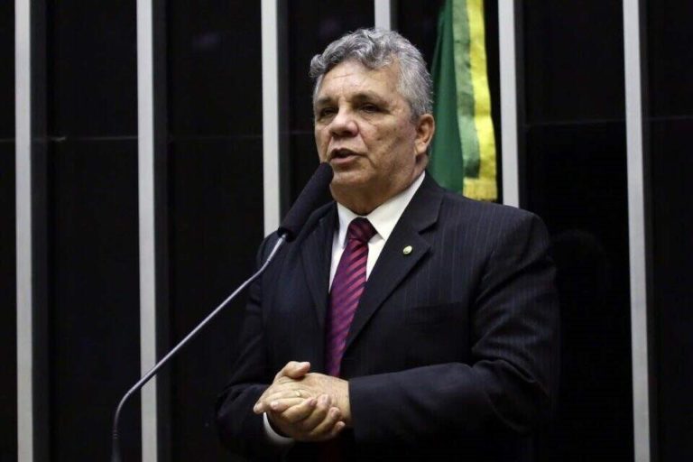 Frentes parlamentares se unem contra decisão do STF