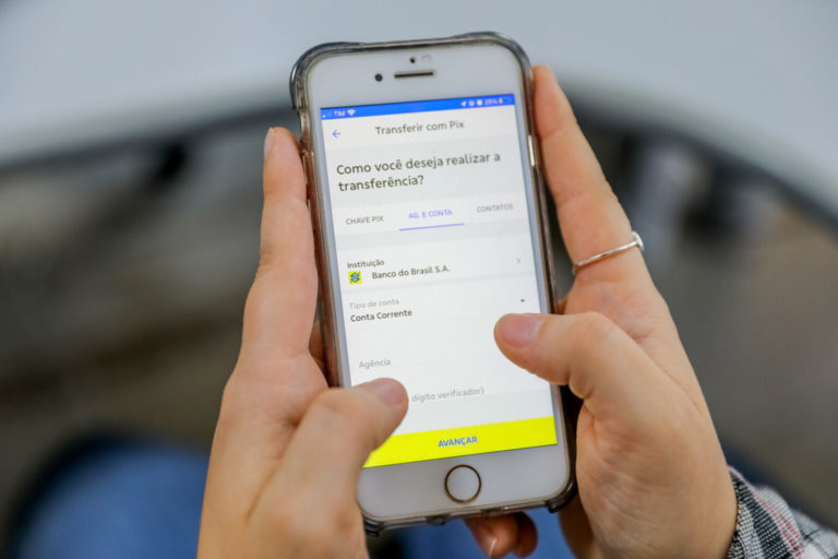 Crimes virtuais causam danos financeiros e morais. Veja como se proteger