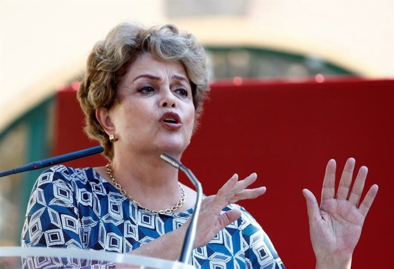 Se lascou mais uma vez: Justiça volta a negar queixa de Dilma Rousseff contra Bolsonaro