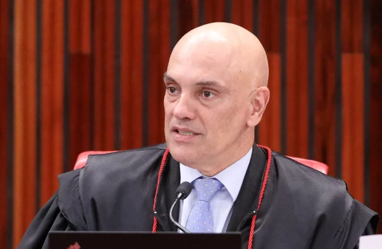 Moraes diz que foi transformado em vilão: Comunismo dá ibope