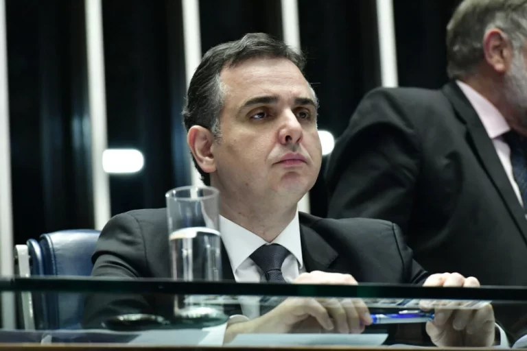 Pacheco recua e Silas Malafaia senta o dedo