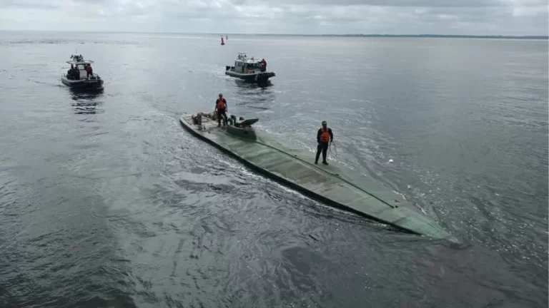 Submarino é apreendido com carga de cocaína avaliada em R$ 551 milhões