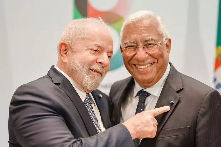 Denúncia de corrupção derruba primeiro-ministro socialista de Portugal