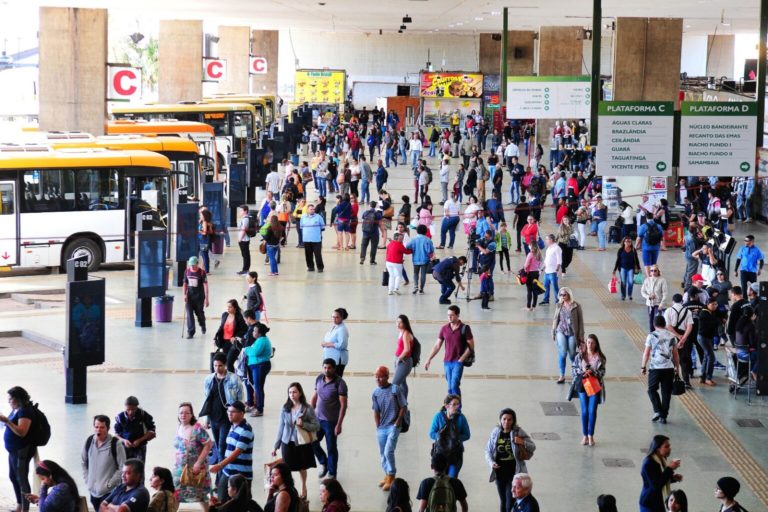 Greve dos rodoviários chega ao fim e ônibus voltam a circular no DF